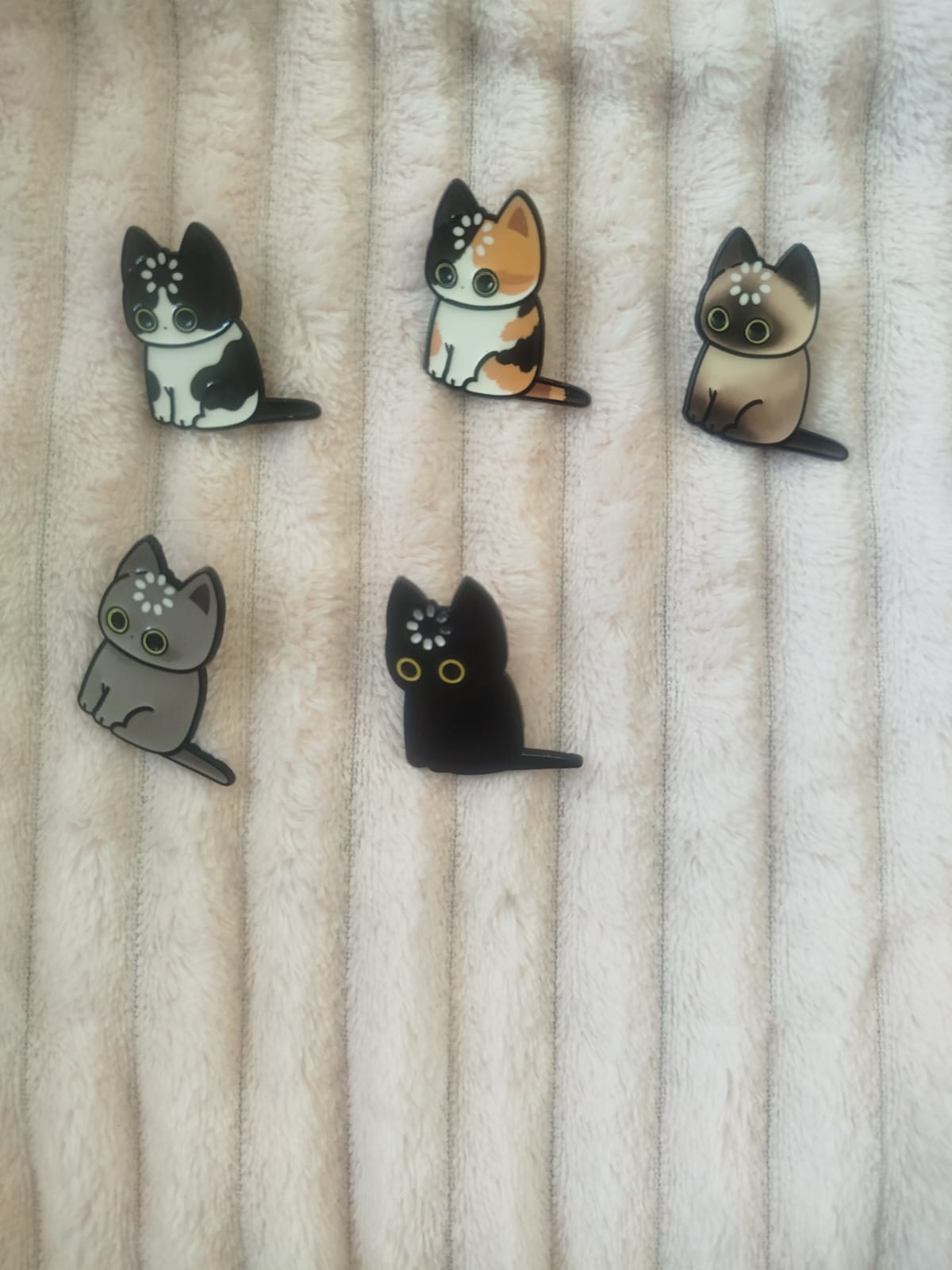 Pines metalicos gato